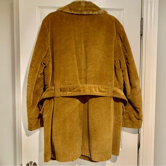 Size (L) 42.  Beautiful Camel Color Lake Forest Coat - Great Condition - Picture 5 of 10